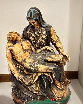 Statua madonna la pietà
