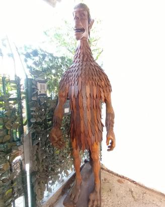 Statua Gigante in Legno Artigianale
