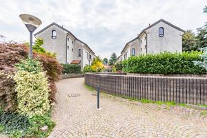 VILLA A SCHIERA A ARESE