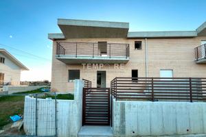 Villa bifamiliare nuova costruzione con giardino