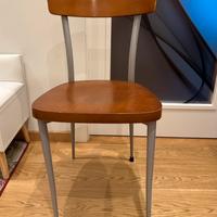 N. 2 sedie in legno