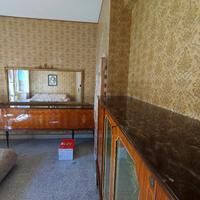 Mobili e specchio antico