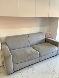 Divano letto grigio chiaro