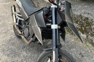 KTM 690 SMC supermoto prestige