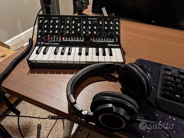 Roland SE 02 con tastiera