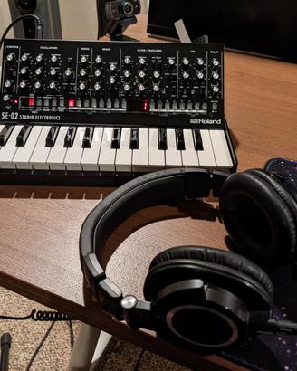 Roland SE 02 con tastiera