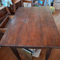 Piccolo tavolino antico restaurato tipo arte pov