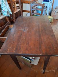 Piccolo tavolino antico restaurato tipo arte pov