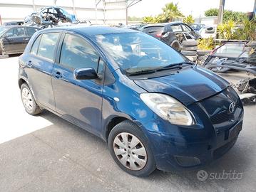 TOYOTA YARIS 1.3 BENZ ricambi usati 