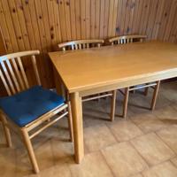 Tavolo in rovere allungabile con sedie