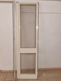 Porta con zanzariera