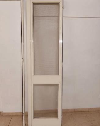 Porta con zanzariera
