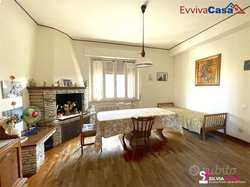 Casa Indipendente, con Corte, Terrazza e Box