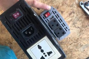 Inverter e separatore di carica batteria auto