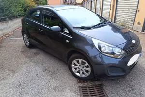 KIA RIO BENZINA