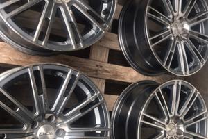Cerchi  17” misura 17X7,5 JJ  distanziali e bullon