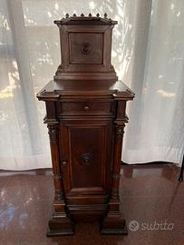 Comodino in legno