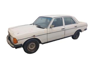 Mercedes W123 240D Demolita - Per Ricambi