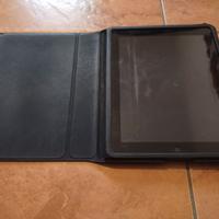 Tablet Apple iPad con custodia non funzionante