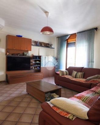 VILLA A SCHIERA CENTRALE A LONGIANO