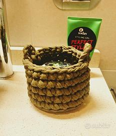 Piccolo cestino in fettuccia di cotone