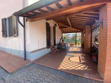 Casa indipendente di 220 m² con più di 5 locali e 