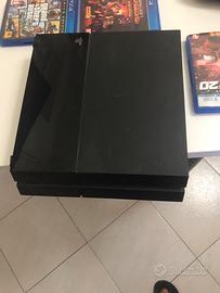 PS 4 usata Con tre giochi E nessun controiler