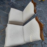 Sedie basse vintage con schienale intagliato 