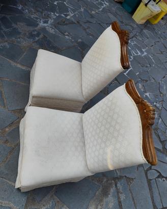 Sedie basse vintage con schienale intagliato 