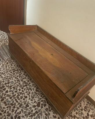 Cassapanca in legno antico