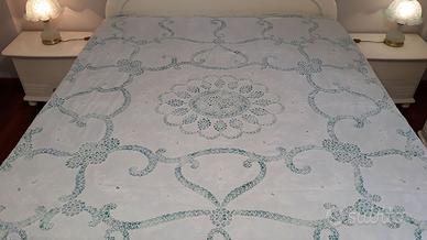 Copriletto fatto a mano in chiacchierino