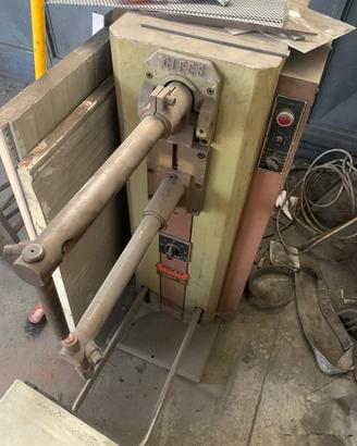 Saldatrice-puntatrice