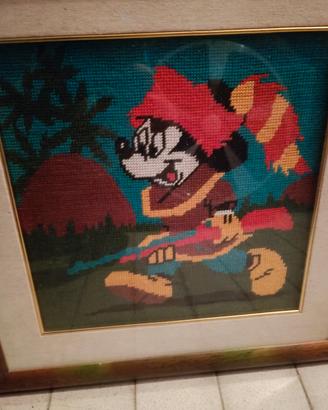 Quadro topolino con fucile  in tessuto con cornice