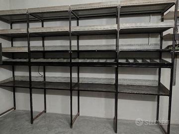 Scaffali e utensili per officina Meccanica