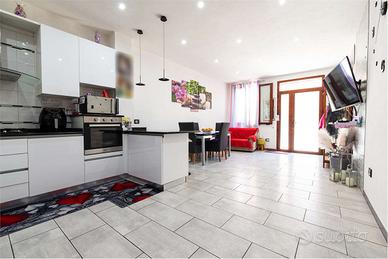 Trilocale ristrutturato con ampio cortile