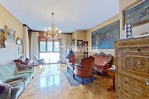 AMPIO QUADRILOCALE CON DOPPI SERVIZI E BOX