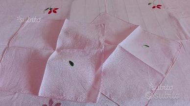 Tovaglia-tovaglioli in lino ricamata a mano