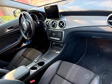 Mercedes Benz gla 180 sport