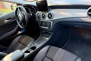 Mercedes Benz gla 180 sport