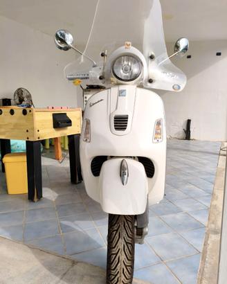 Vespa 300 GTS, Piaggio, km 12.423, splendida.