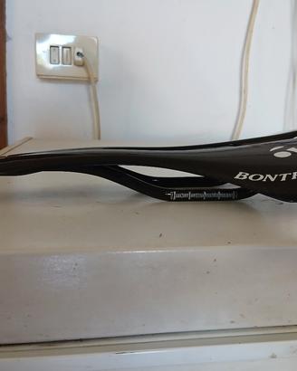 sella bici corsa totalmente in carbonio 