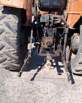 Trattore om 615 ruote posteriori 16,9 / 30