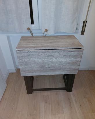 Tavolo o scaffale in laminato e ferro