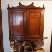 piccola credenza a muro a due ante