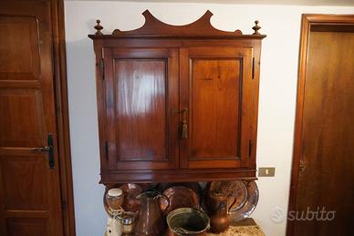 piccola credenza a muro a due ante