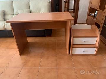 Scrivania e cassetti
