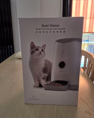 Petoneer distributore automatico  per cani e gatti