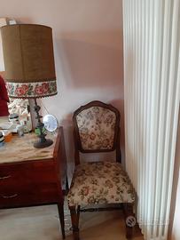 Poltroncina in combinata con paralume d’epoca