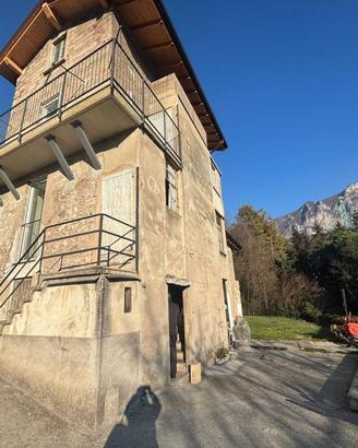 Casa indipendente di 120 m² con 4 locali a Lecco