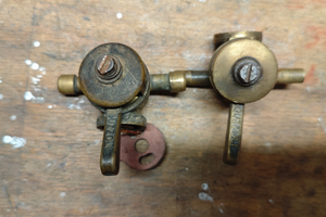 Rubinetti trattore d'epoca o motore stazionario